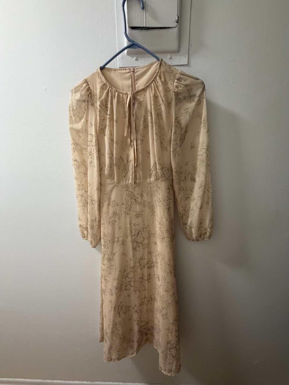 DAZY Beige Floral Midi Dress – XS | Parisian-Inspired Elegance - Picture 2 of 4
